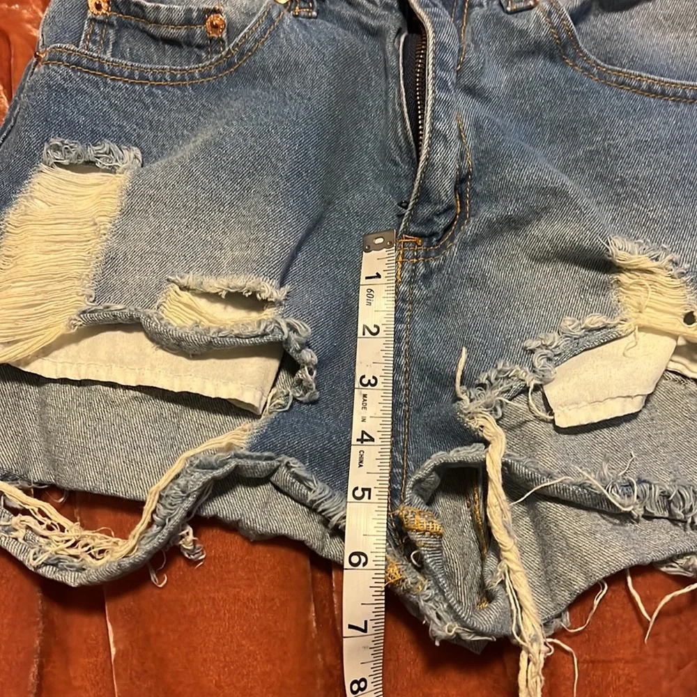 Lulus signature 8 distressed shorts - Picture 5 of 6